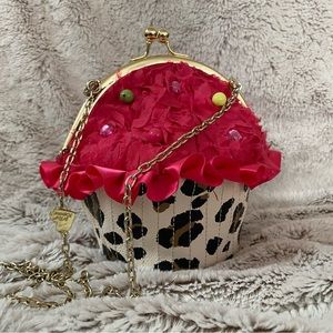 Rare Betsey Johnson cupcake 🧁🧁🧁